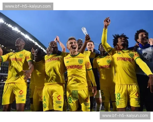 布雷斯特与尼姆：法甲赛场上的宿命对决与绿茵情怀